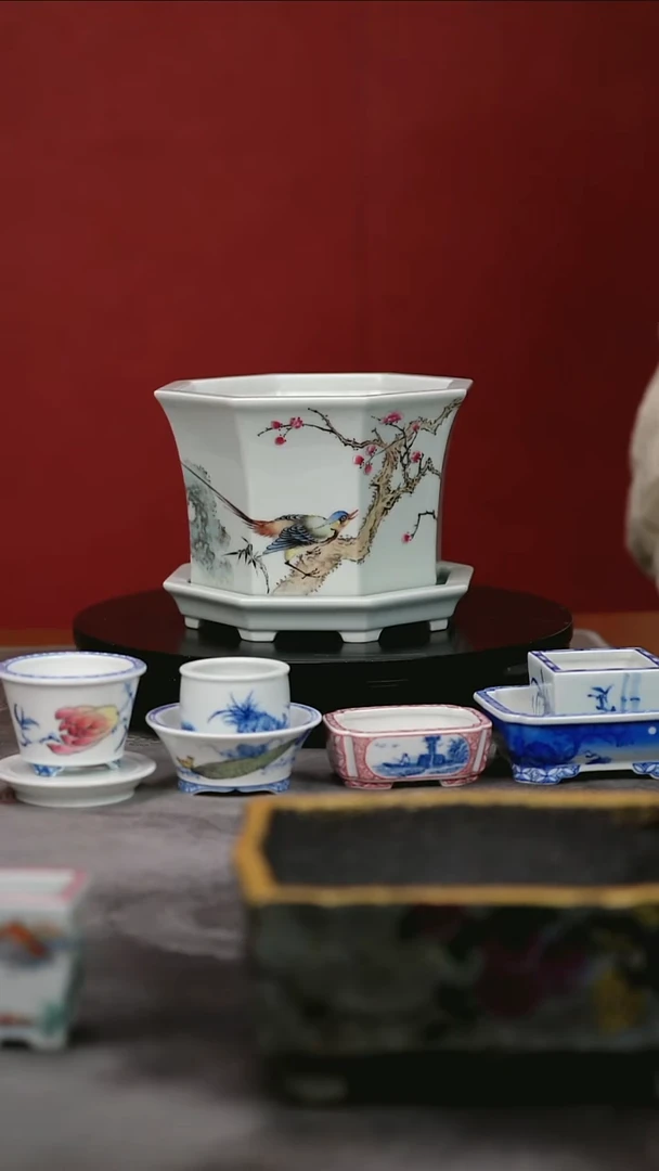 釉上粉彩花鸟八角盆内口13.5外口15.8内高9