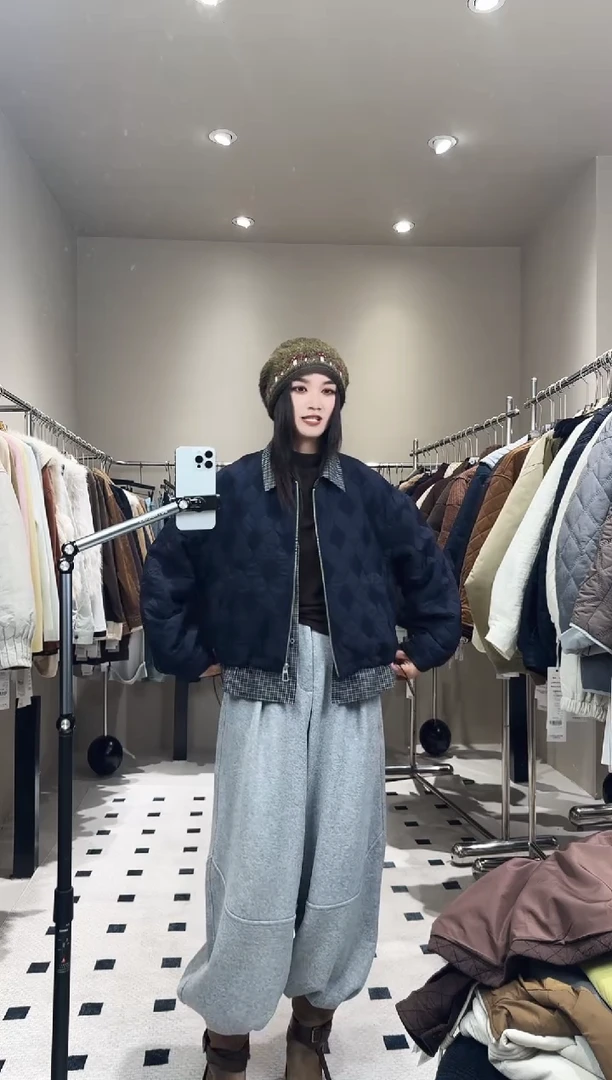 蓝色拼接衬衫领棉服