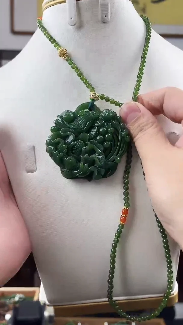 颈饰未镶嵌和田玉花开富贵
