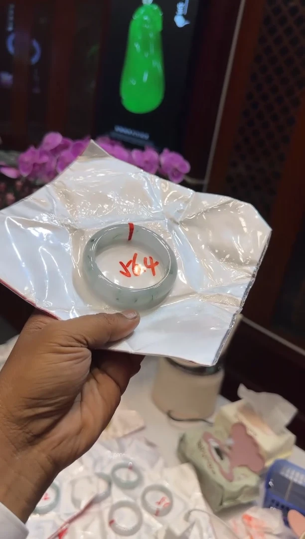 未镶嵌手镯翡翠手镯