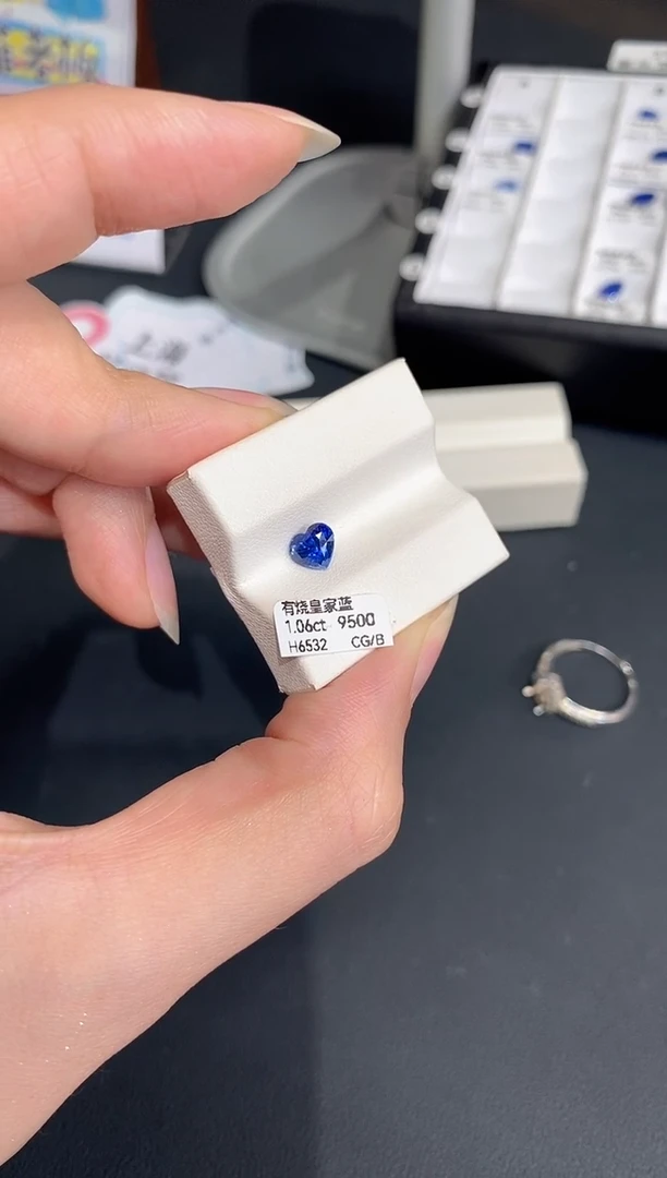 裸石蓝宝石1.06CT H6533 CG/B