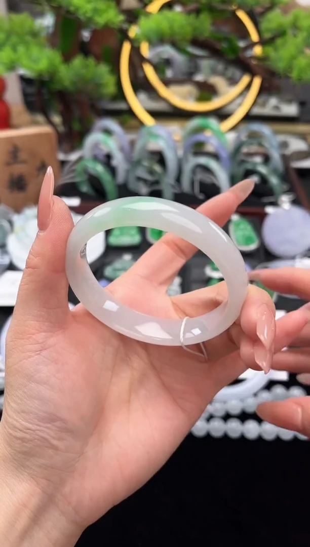 未镶嵌手镯翡翠手镯