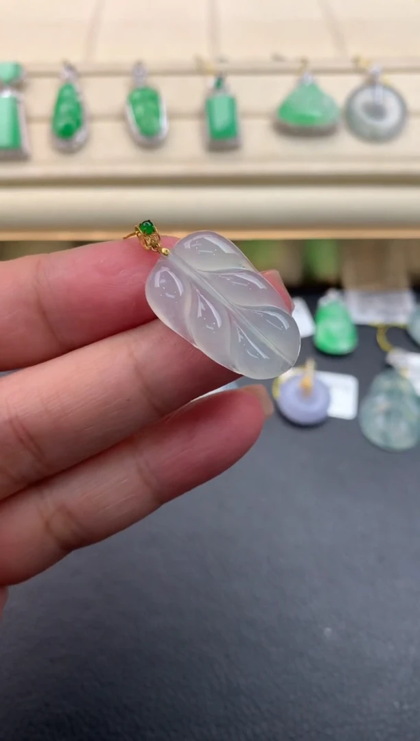 翡翠18K金镶嵌颈饰A688
