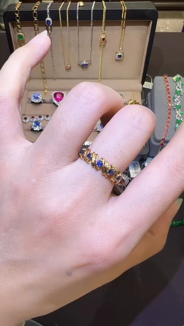 戒指蓝宝石18K金镶嵌0.85ct