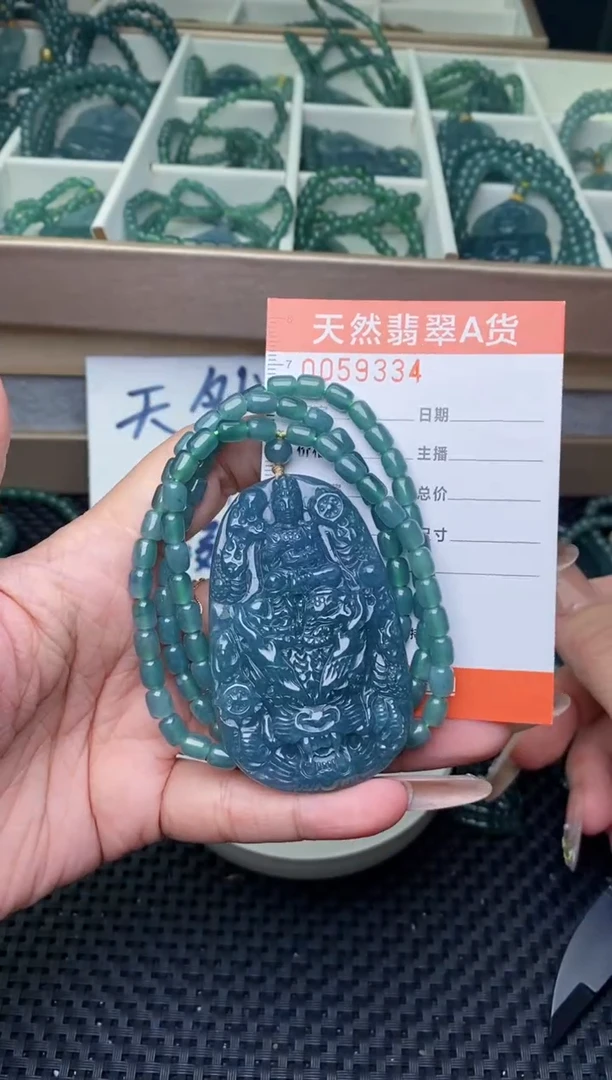 翡翠未镶嵌颈饰