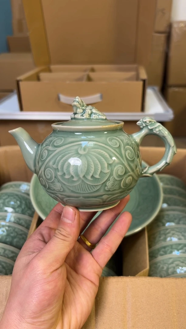 陶瓷缠枝牡丹三王壶微瑕特价