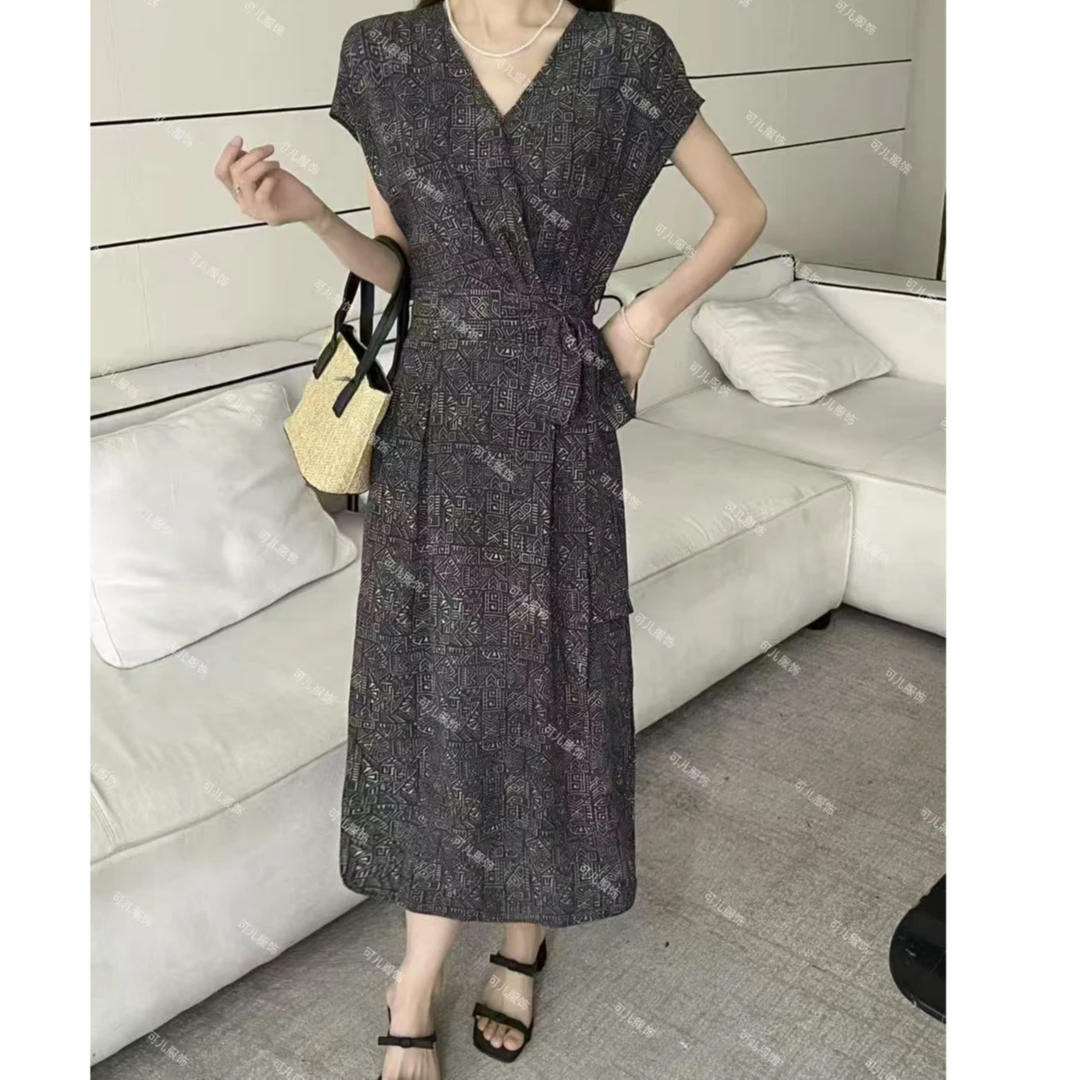 时尚气质显瘦V领下摆侧开叉连衣裙