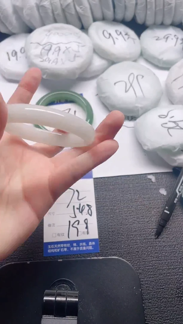 未镶嵌手镯石英质玉72-54