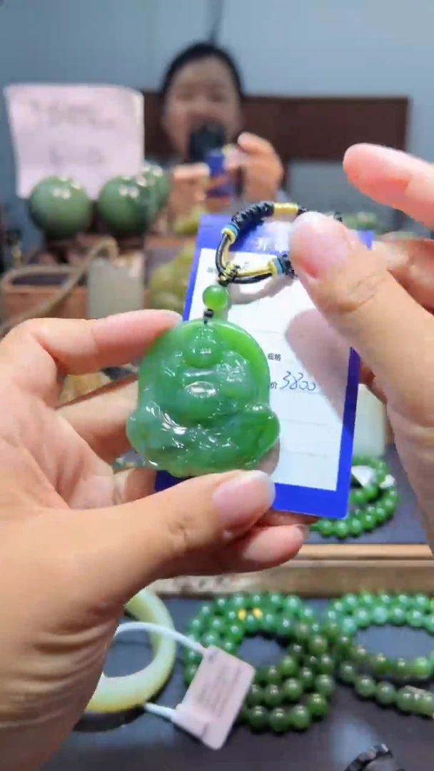 颈饰未镶嵌和田玉（碧玉）1