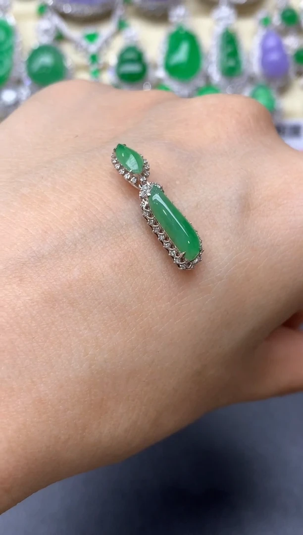 颈饰18K金镶嵌翡翠255-中国好珍宝