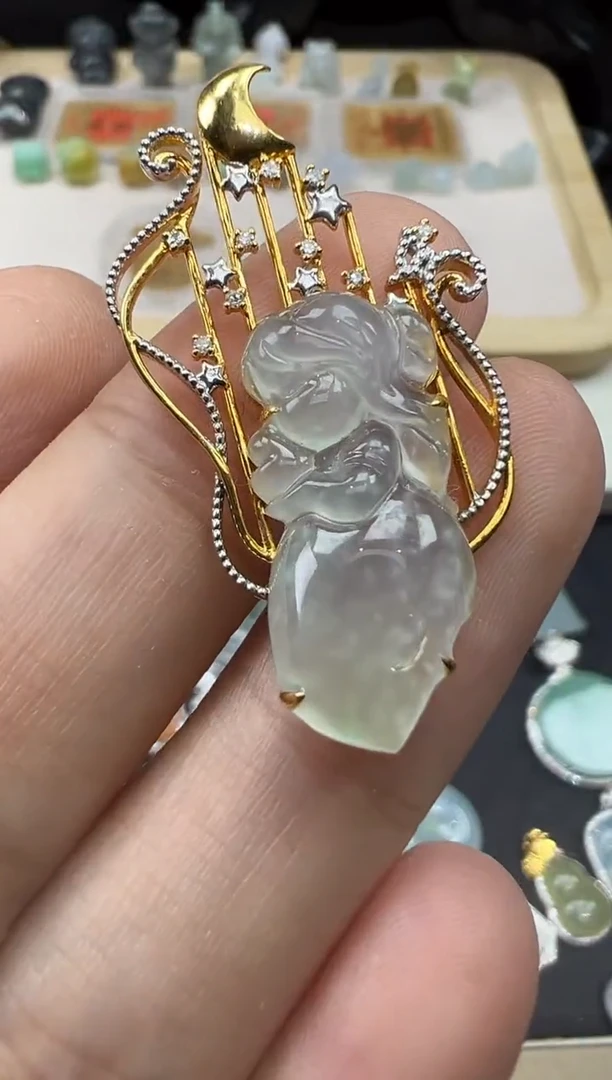 【闪购商品】翡翠吊坠(不含链)18K金镶嵌吊坠