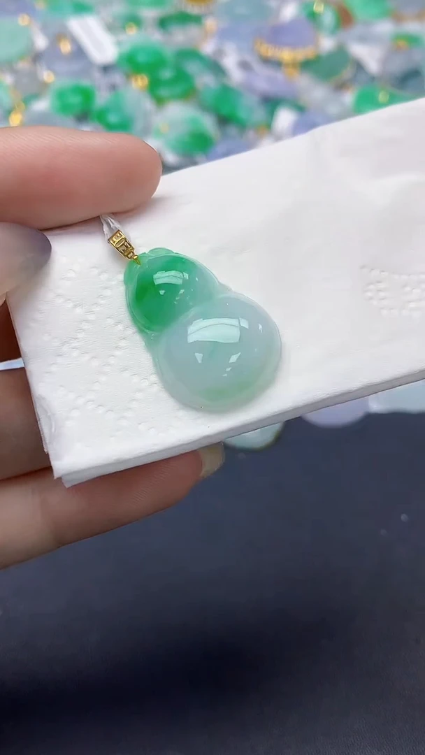 翡翠18K金镶嵌颈饰天然缅甸a货翡翠