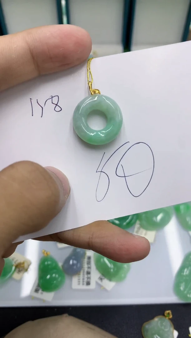 颈饰18K金镶嵌翡翠1111111111