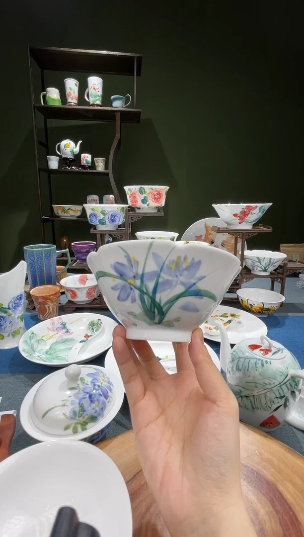 碗景德镇高温釉下彩5英寸荷口碗鸢尾花