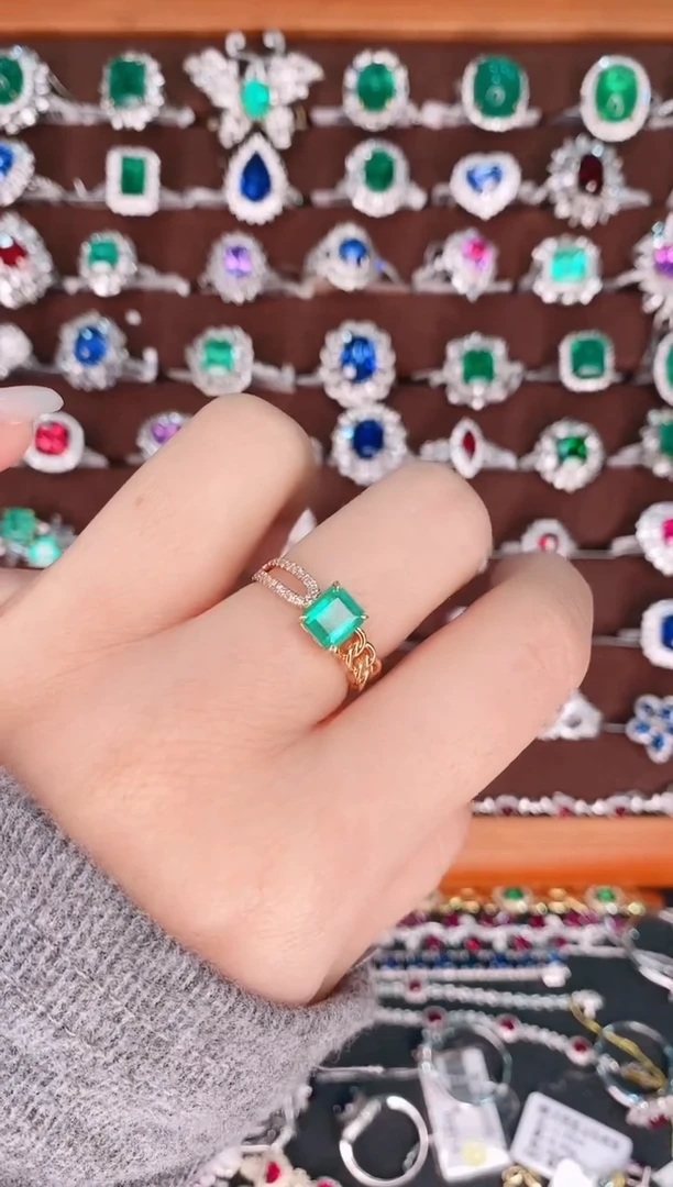 【闪购商品】祖母绿18K金戒指18K金镶嵌0.85克拉