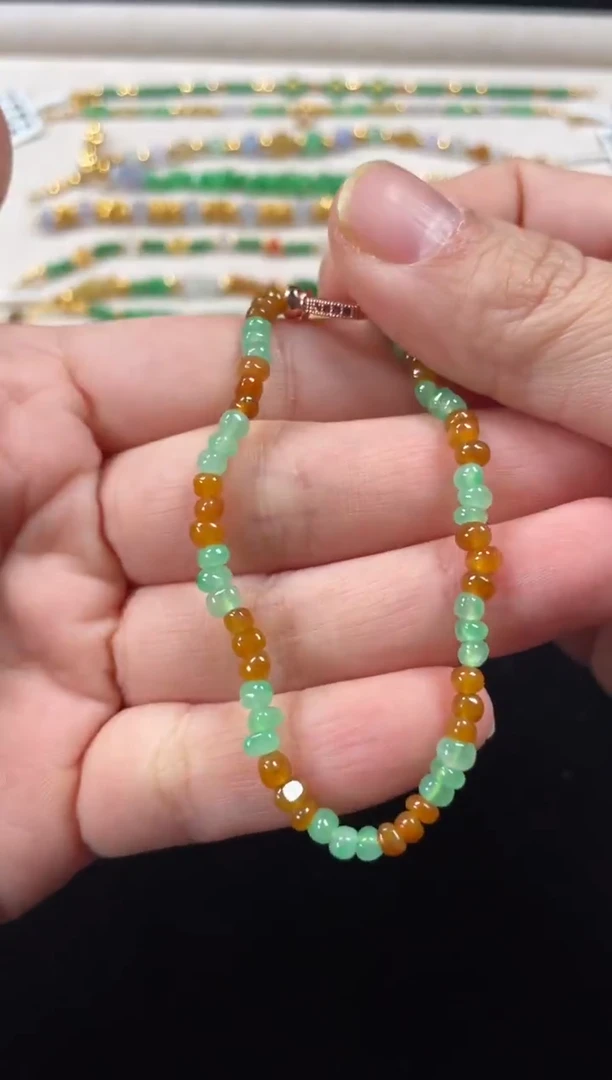 18K金镶嵌手链翡翠一条   P156