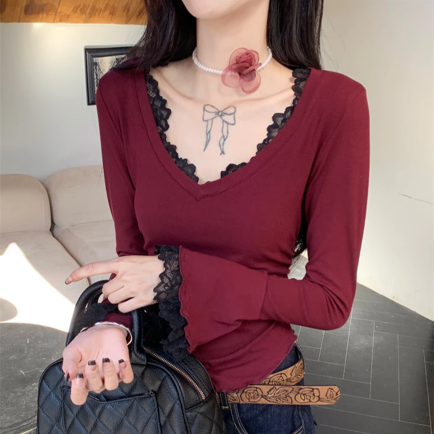 Crimson Twilight春季新款蕾丝V领喇叭袖单穿打底衣（配脖子配饰）