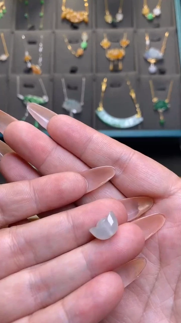 颈饰未镶嵌翡翠净货36930