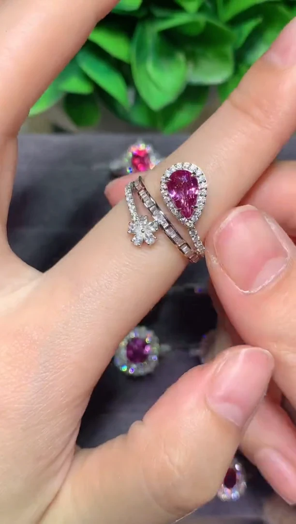 戒指彩色蓝宝石18K金镶嵌1.55CT