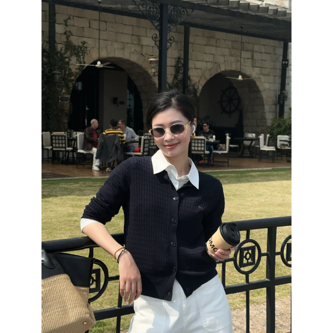 Yihouse2025春季新款时尚简约刺绣针织衫女绞花设计纯色园领开衫