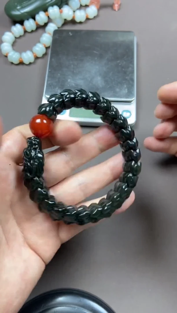 颈饰未镶嵌和田玉人**湖5