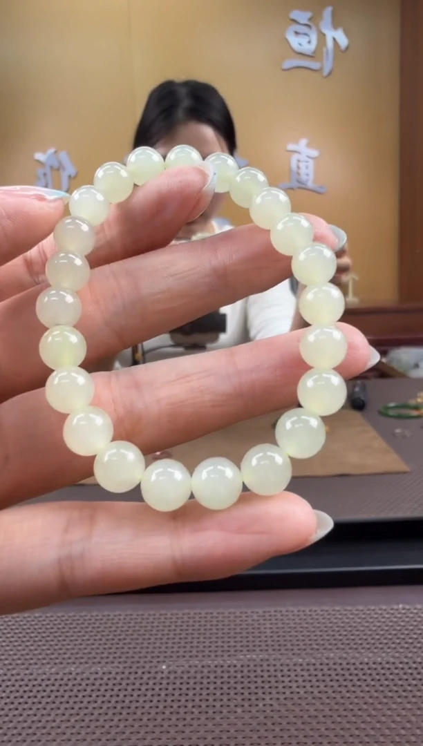 颈饰未镶嵌和田玉手串8mm