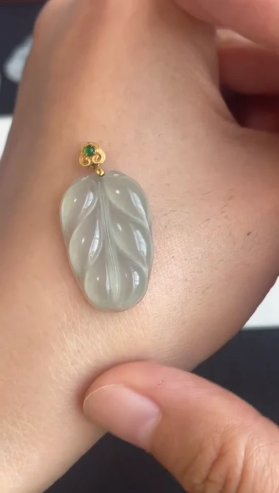 颈饰未镶嵌翡翠叶子~