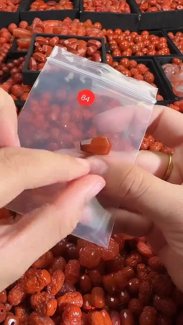 颈饰未镶嵌南红玛瑙1