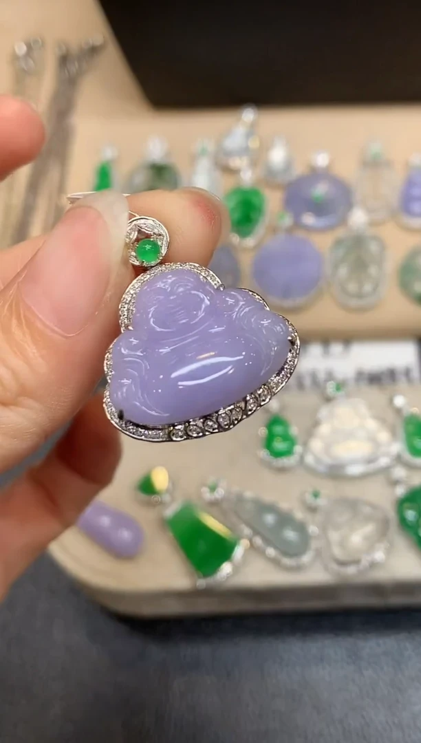 颈饰18K金镶嵌翡翠佛公【无服务费