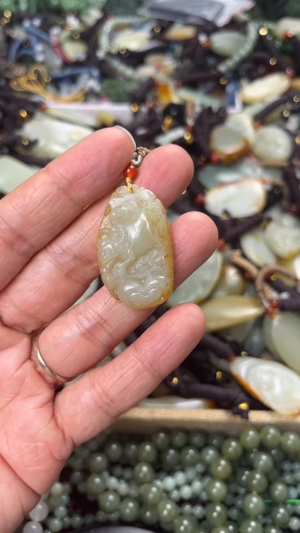 【闪购商品】和田玉颈饰未镶嵌多样性发货没有证书拍一发一有瑕