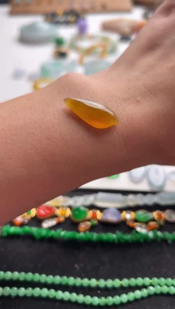 定制翡翠未镶嵌黄随行18000+900