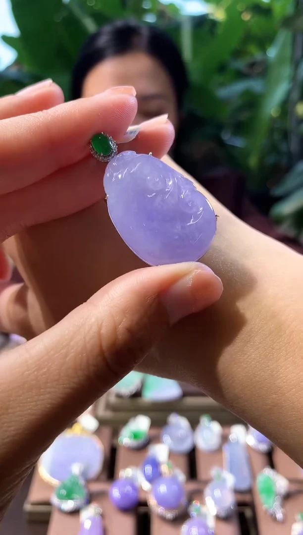 颈饰18K金镶嵌翡翠翡翠A货