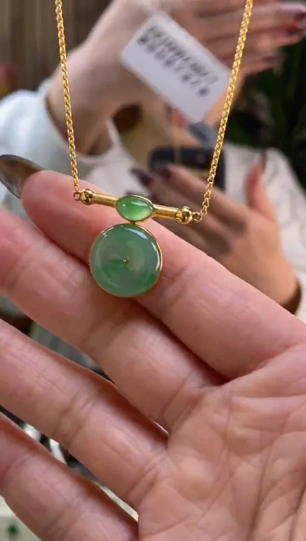 颈饰18K金镶嵌翡翠19544