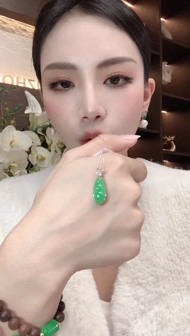 吊坠(不含链)18K金镶嵌翡翠C12