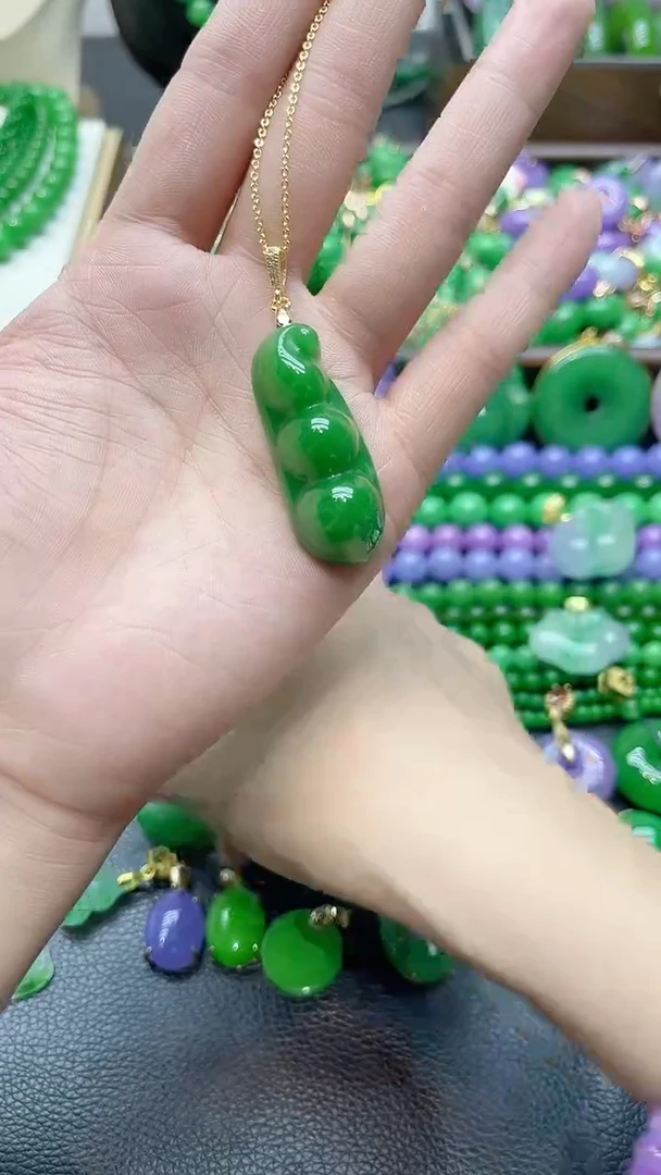吊坠(赠链)14K金镶嵌翡翠绿大豆荚