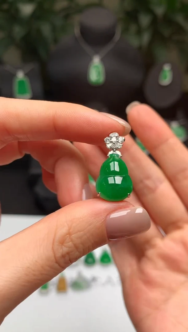 翡翠18K金镶嵌吊坠(不含链)葫芦