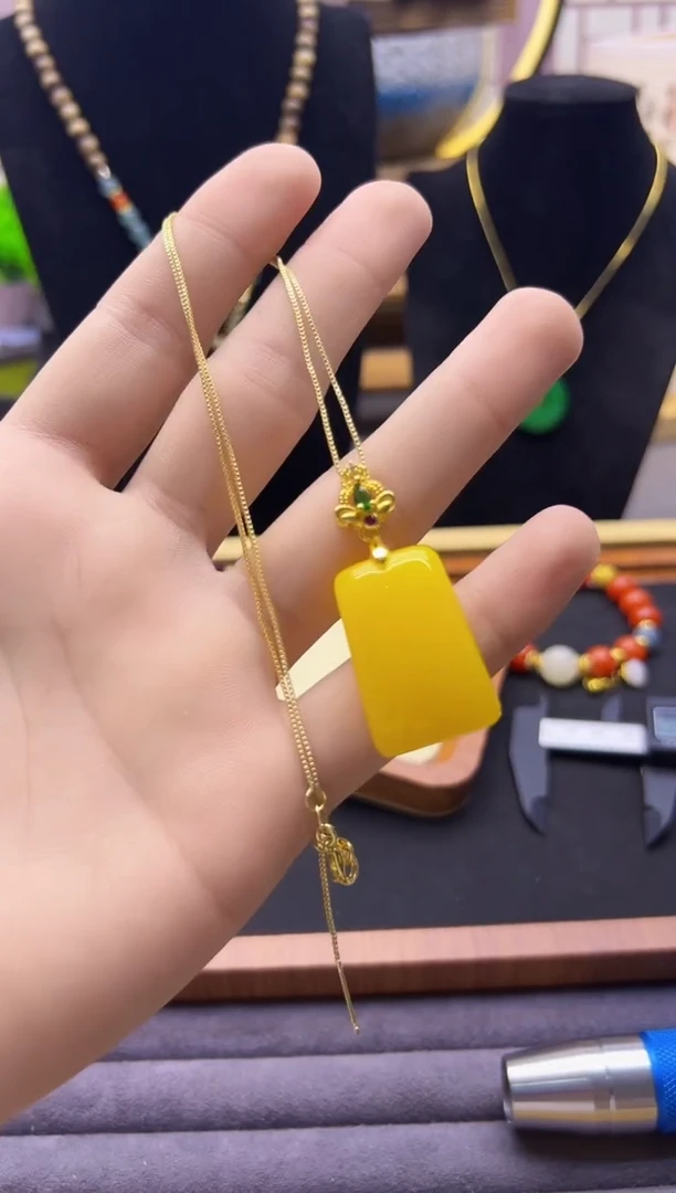 14K金镶嵌蜜蜡颈饰D63