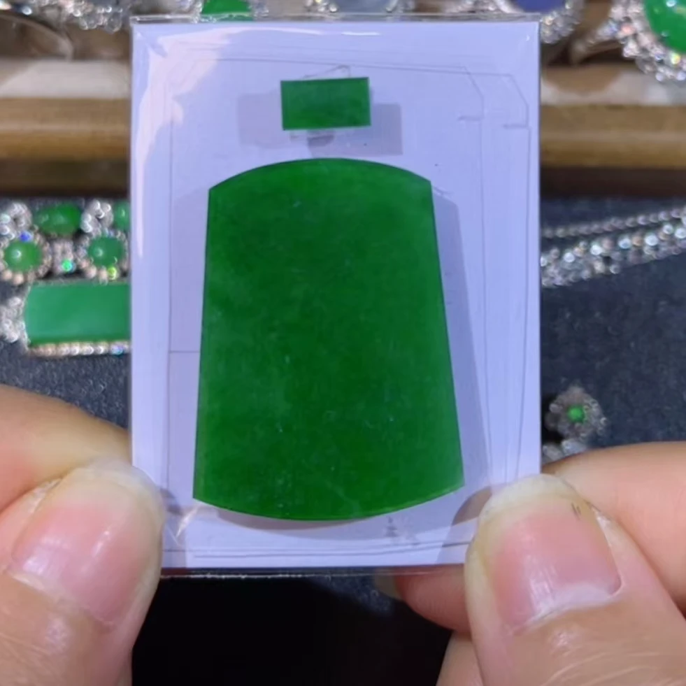 缅甸天然翡翠阳绿无事牌