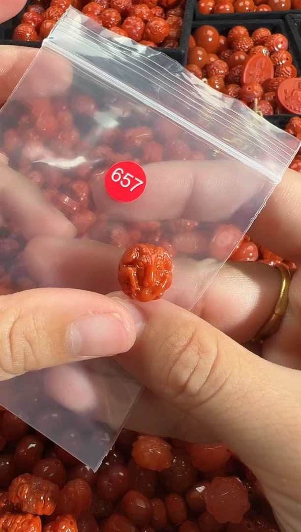 颈饰未镶嵌南红玛瑙1