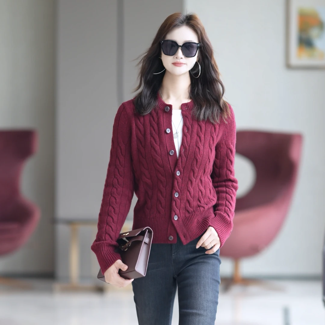 GIRDEAR/哥弟新款圆领麻花纹简约安可拉红绵羊毛针织开衫1499248