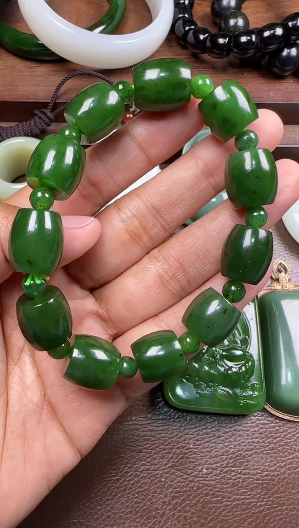 未镶嵌和田玉挂件和田玉辣绿手串