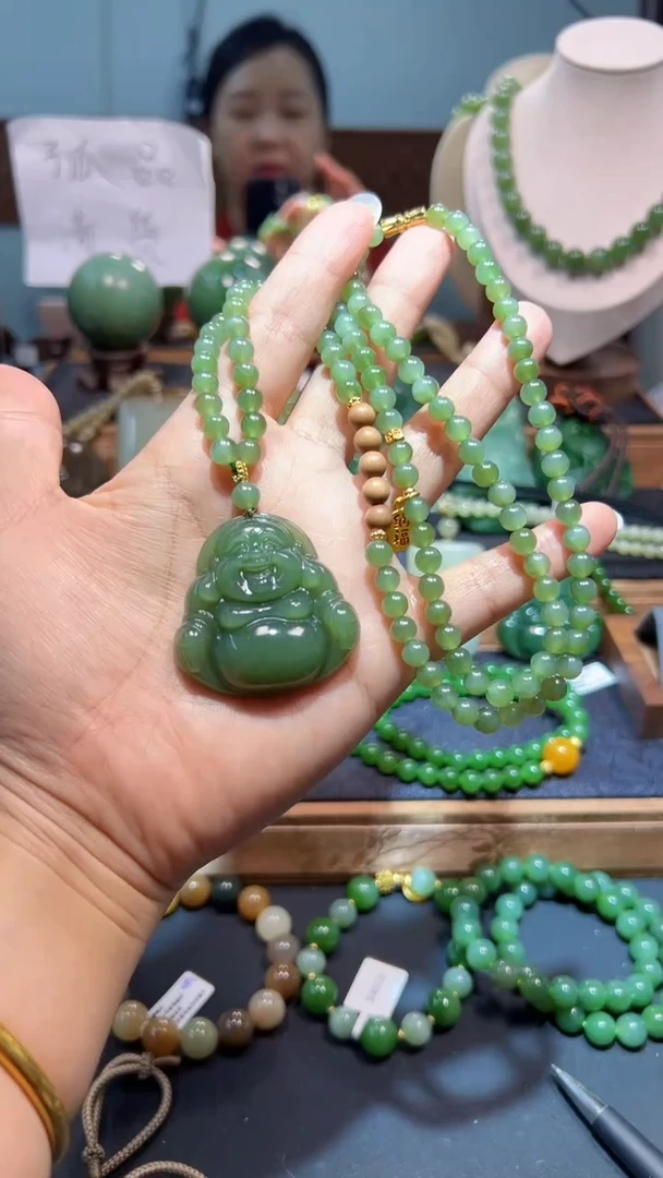 颈饰未镶嵌和田玉（碧玉）1