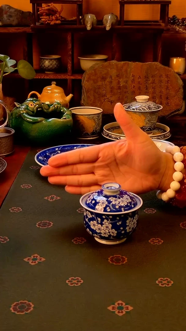 【手工手绘青花冰梅盖碗】