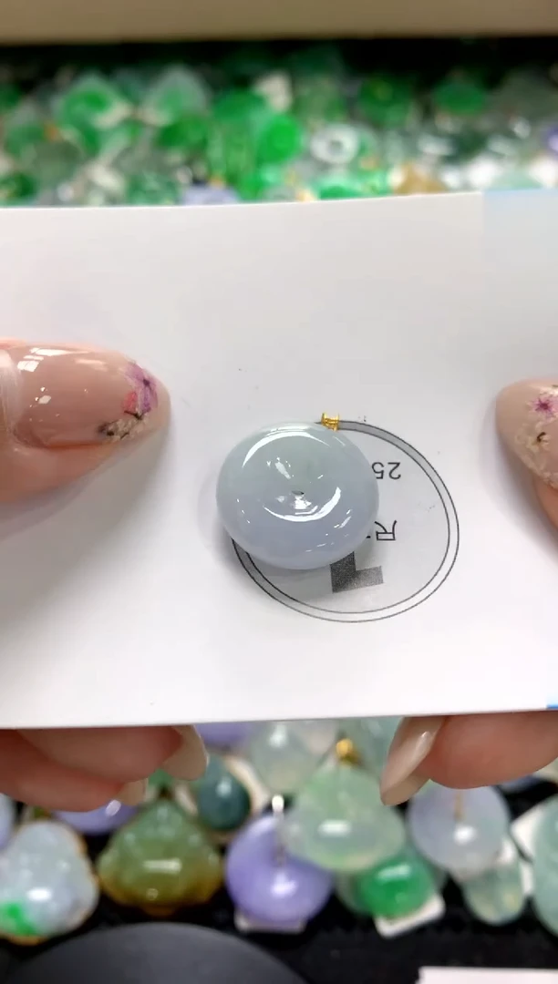 翡翠18K金镶嵌颈饰1111111111111111