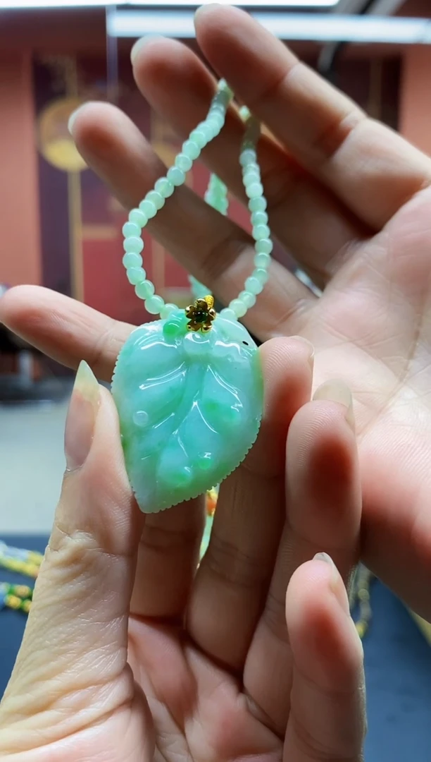 颈饰未镶嵌翡翠吊坠