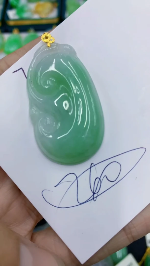 翡翠18K金镶嵌颈饰1111111111