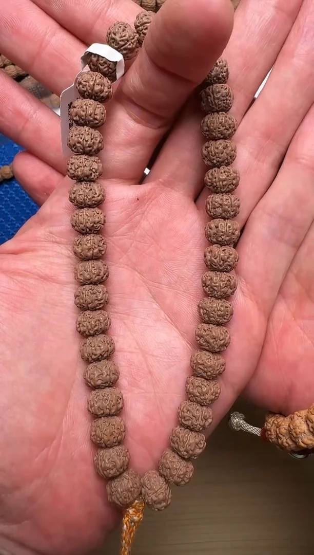 金刚菩提吊坠平细手串