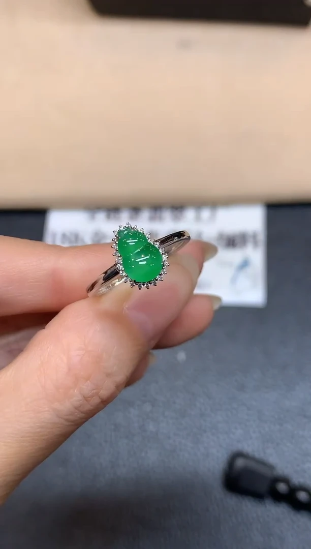 18K金镶嵌戒指翡翠20【无服务费葫芦【无服务费