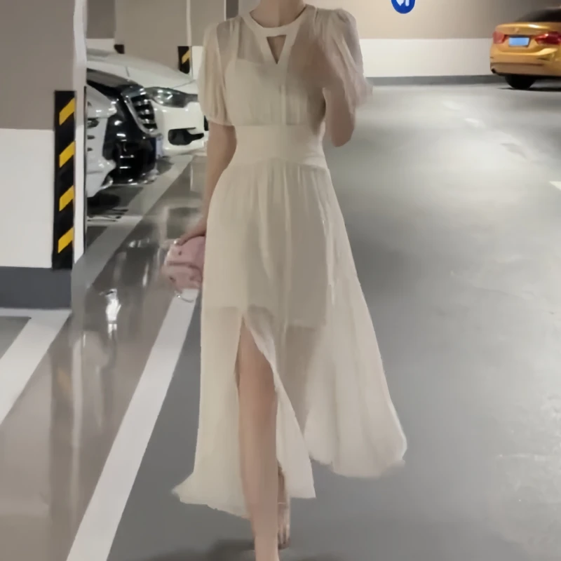 夏季圆领极简风修身纯欲风气质设计感开叉连衣裙时尚风百搭小白裙