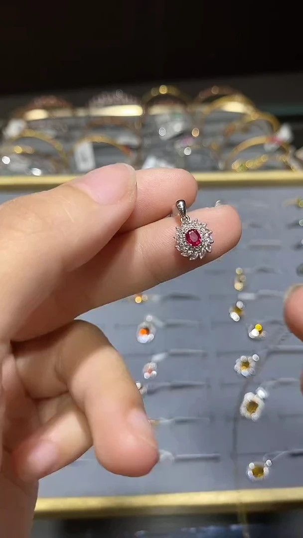 颈饰18K金镶嵌红宝石1